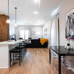  Holiday home Newly Renovated 3 Bedroom Shelby Park **free Parking**